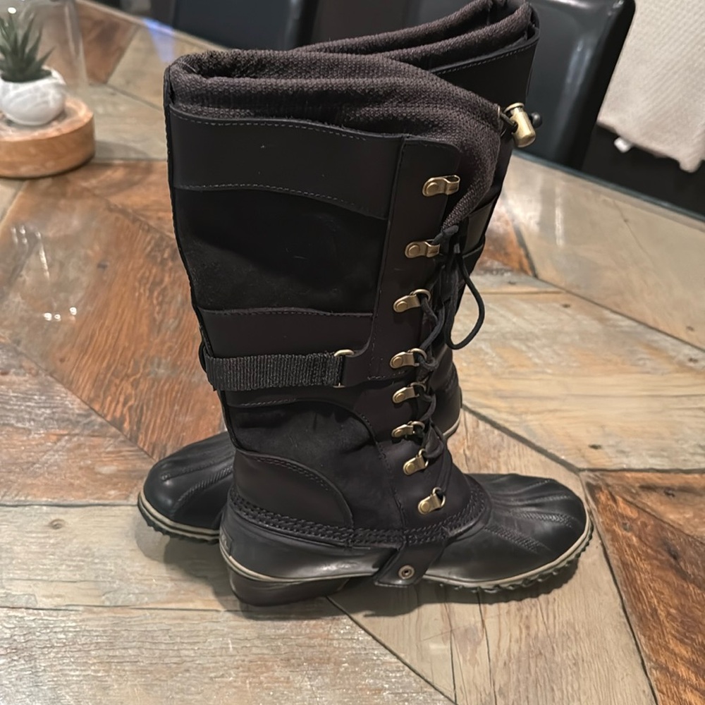 Sorel women’s snowboots conquest Carly 8.5